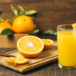 Suco de limão, laranja e alface.
