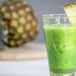 Suco de abacaxi e couve.